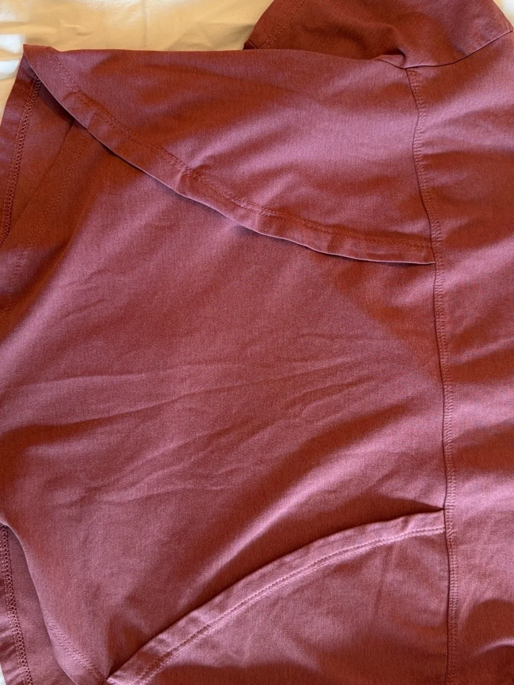 Old Navy Short Sleeve Crewneck Tee in Burgundy